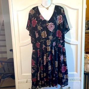 Torrid Very Cute Black Floral Dress Sz 4X 4